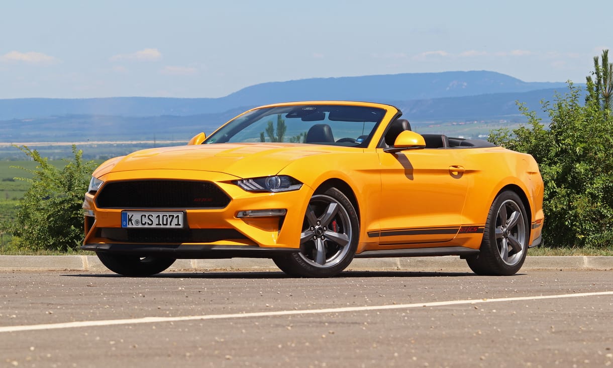 Ordítóan nem ide való, mégis jó, hogy itt van: teszten a V8-as új Ford Mustang California