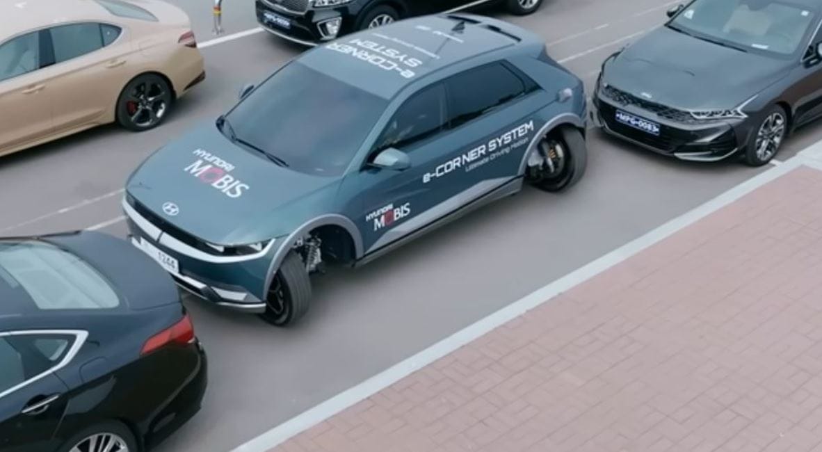 Rákjárással parkol a Hyundai családi autója - videó