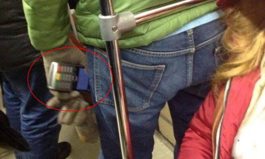 Rémhír vagy valóban nagy a baj? Tényleg lophatnak a zsebben tartott érintős bankkártyánkról?
