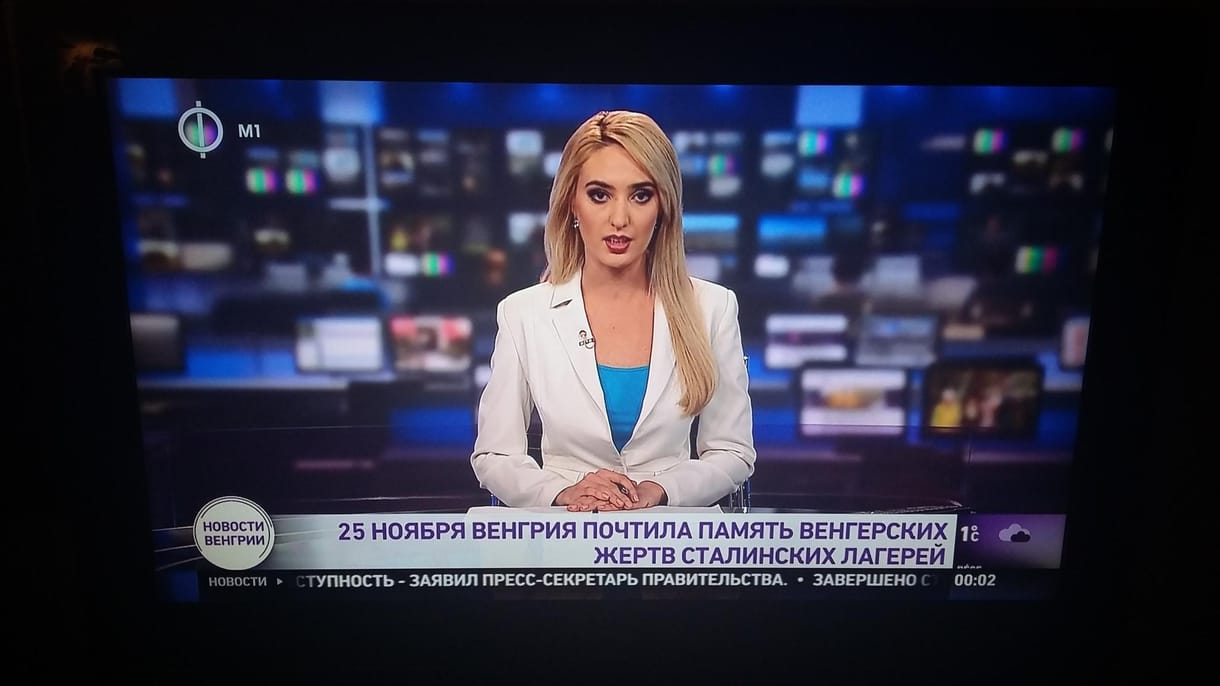 Abszurdba hajlik az M1 orosz nyelvű híradója
