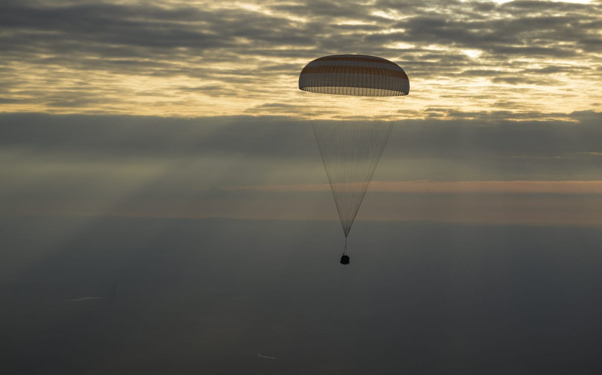 „A hazatérés mindig attól függ, honnan jössz” - 70. születésnapján ért földet a NASA legidősebb űrhajósa – videók