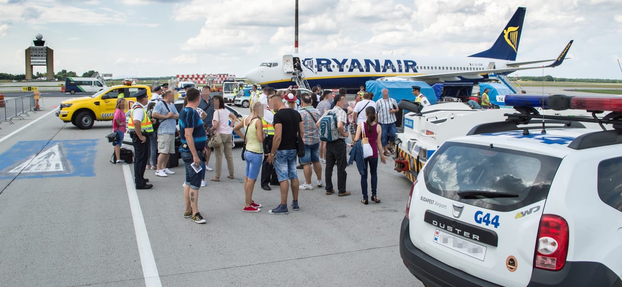 Csaknem minden második járatát törölte az ír diszkont légitársaság