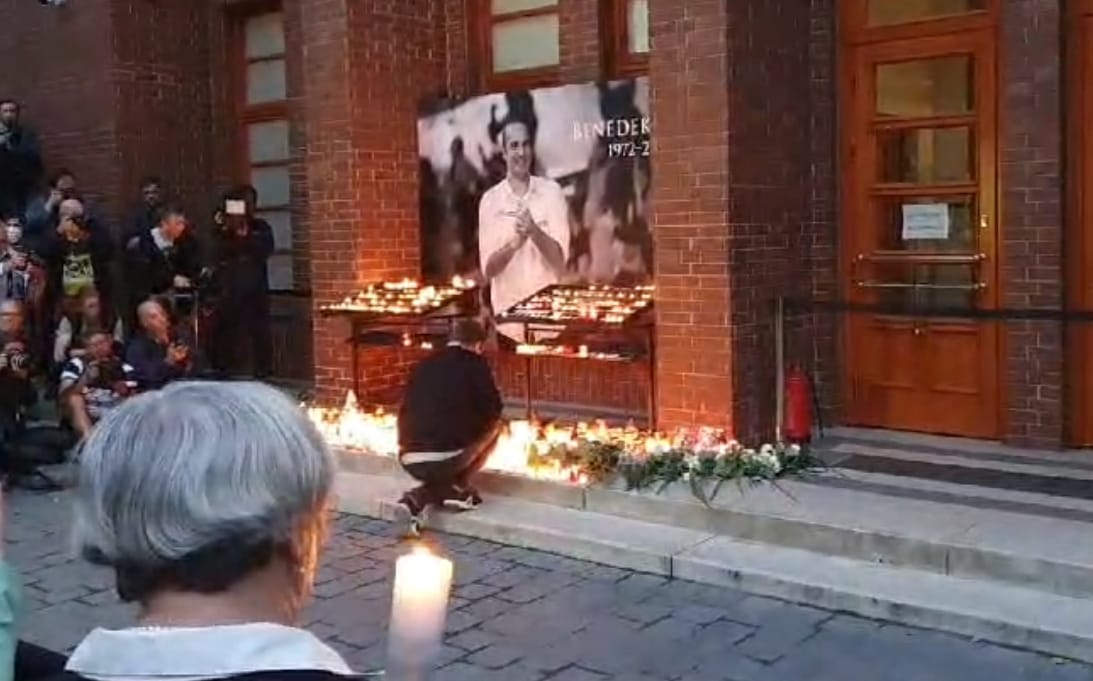 Landoltak a görög pólósok, és egyből Benedek Tibor emlékfalához mentek – videó