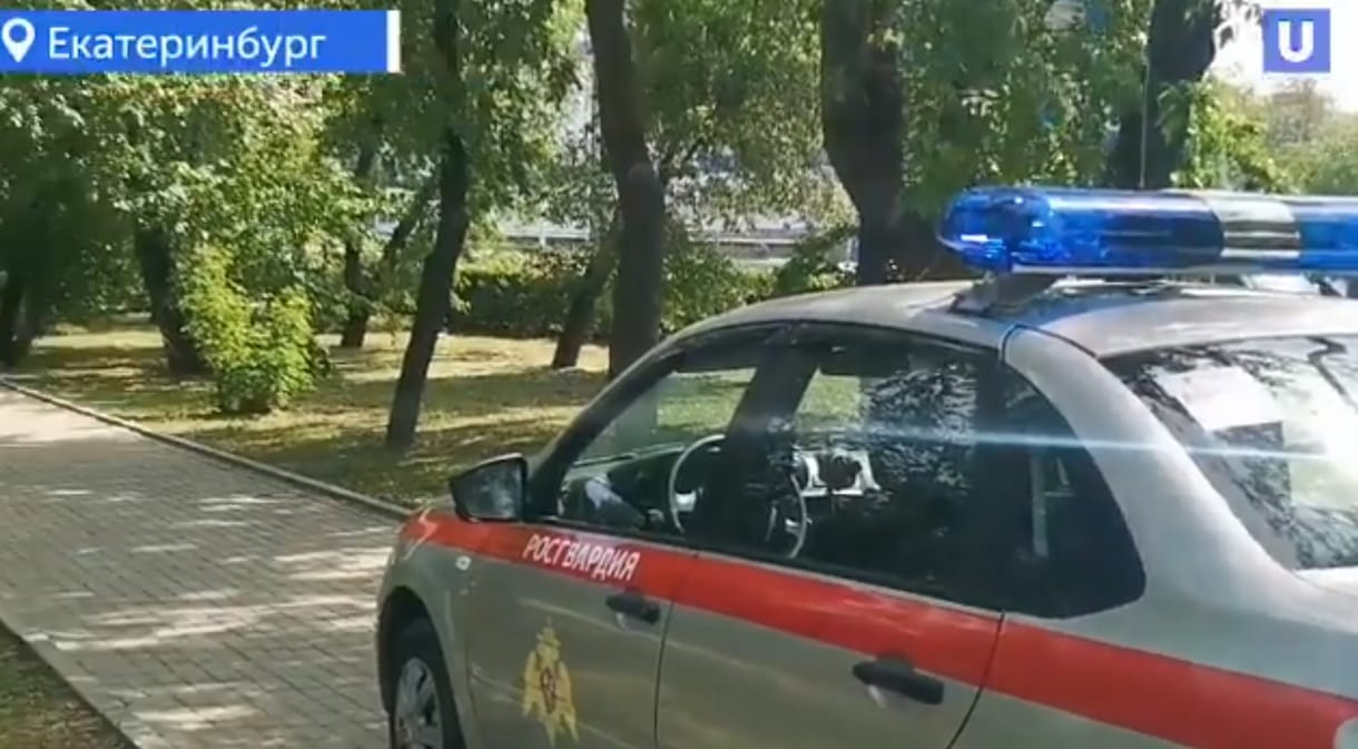 Leszúrta három ivócimboráját egy férfi Jekatyerinburgban