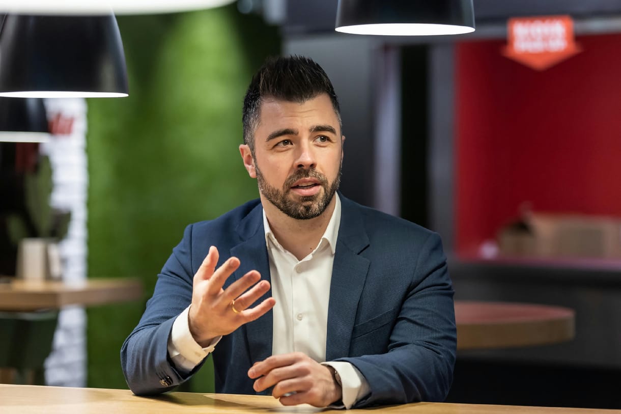 Kulja András válasza az államtitkárnak: “Kiket szeretnél feljelenteni, az elhunytakat, hogy rontották a statisztikákat?“