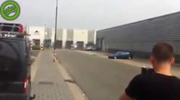Így kell falnak rohanni egy 680 lóerős Nissannal – videó