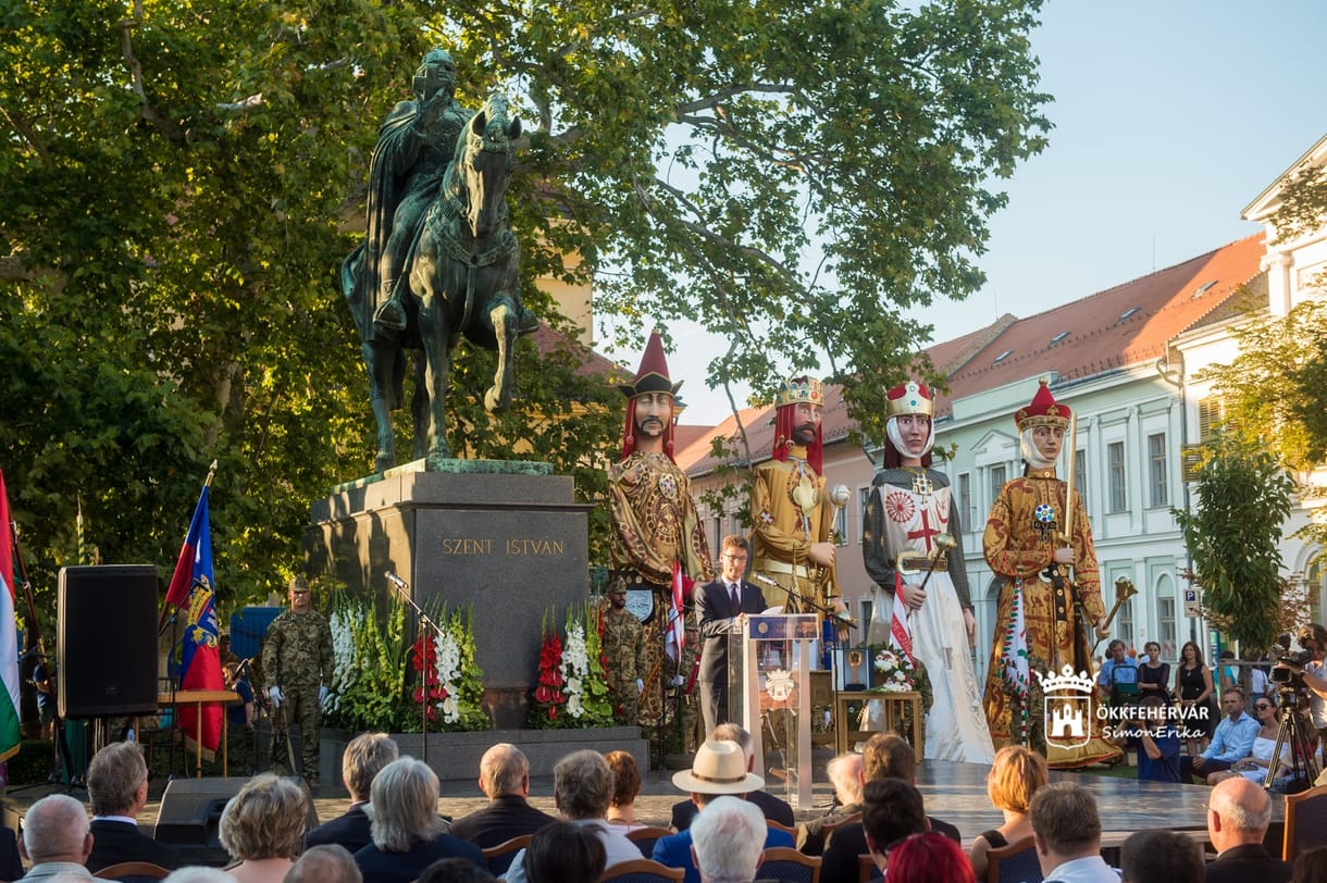 Cser-Palkovics Székesfehérvárra és Esztergomba vinné az augusztus 20-ai megemlékezéseket