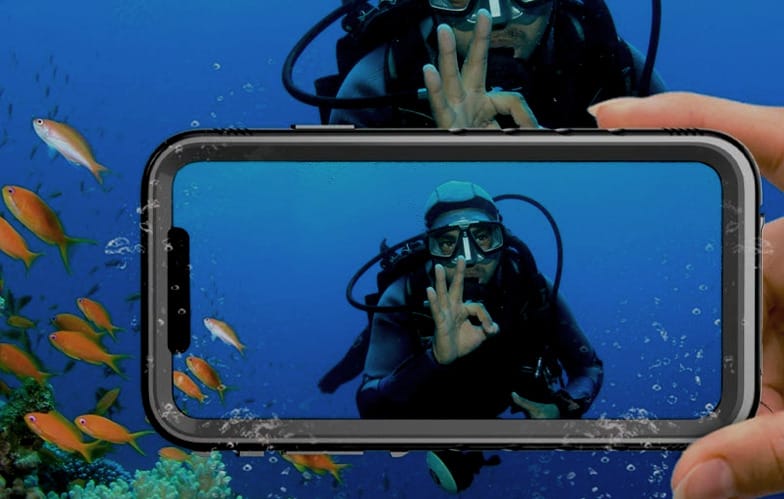 Az Apple megoldaná: nemcsak vízálló, hanem víz alatt is használható iPhone jöhet