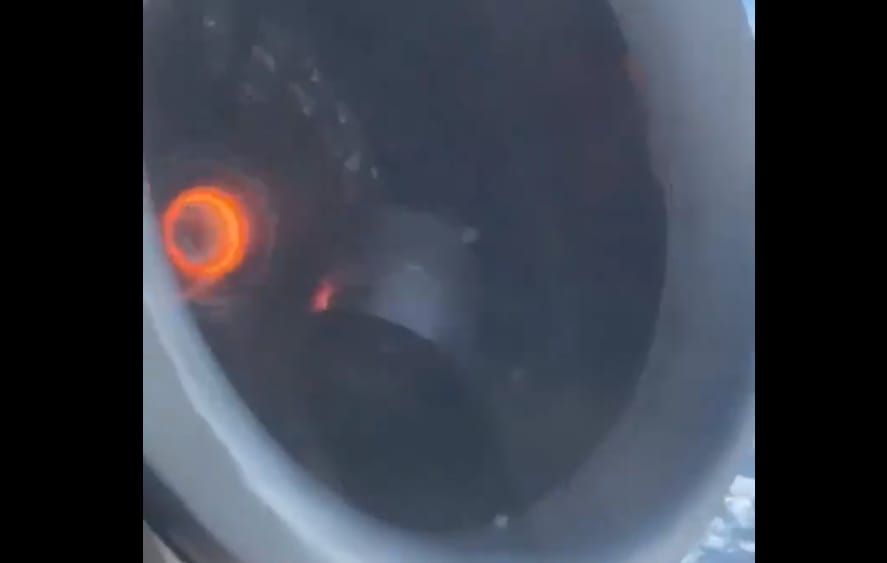 Videóra vette az utas a rémisztő hajtóműhibát a Delta járatán