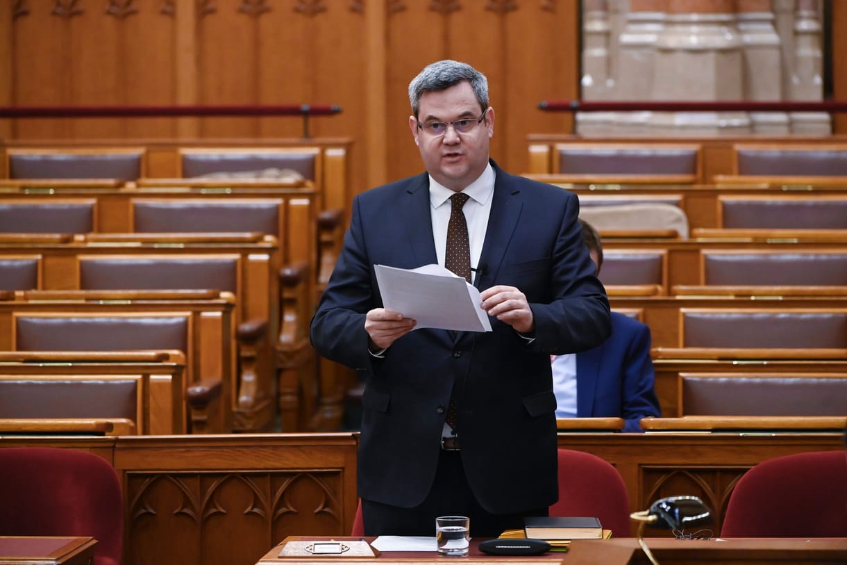 Milliós bírsággal próbálják rávenni az orvosokat az ügyelésre, de az államtitkár szerint ez nem fenyegetés