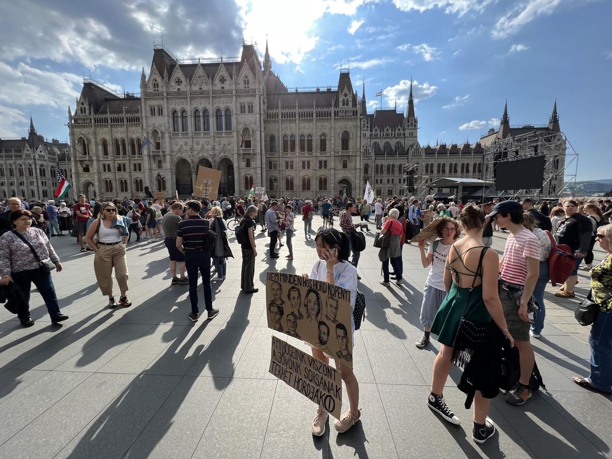 18 óra után véget ért a státusztörvény parlamenti vitája