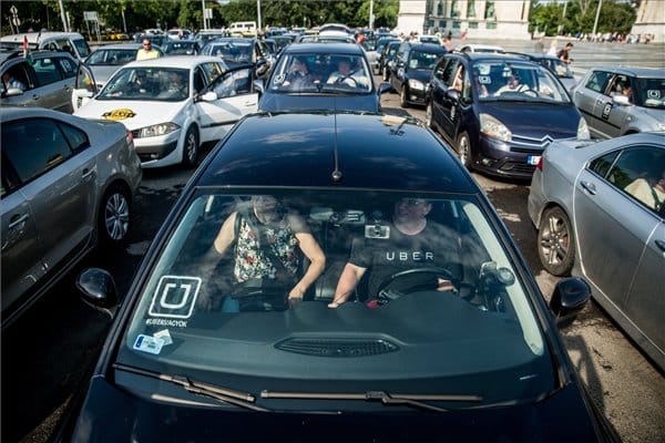 Szlovákia Észtországot és nem Budapestet követi