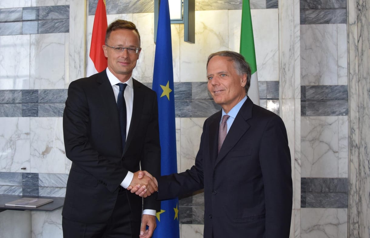 Szijjártó: Ha kell, segítünk a leomlott genovai híd újjáépítésében