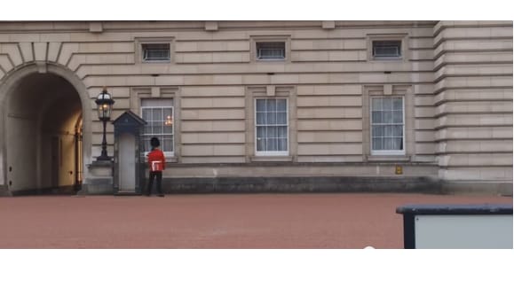 Melltartó-gate a brit királyi udvarban egy könyv nyomán