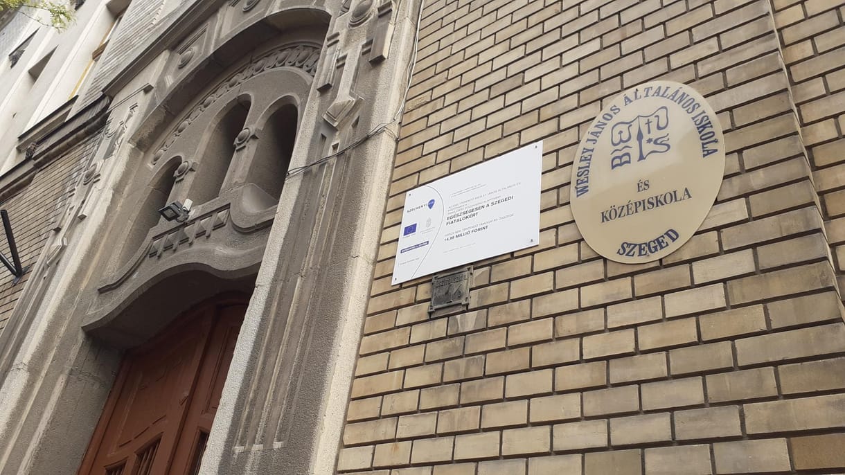 Telex: Korábban a bezáratott Wesley-iskolába járt a fiú, aki felakasztotta magát Szegeden