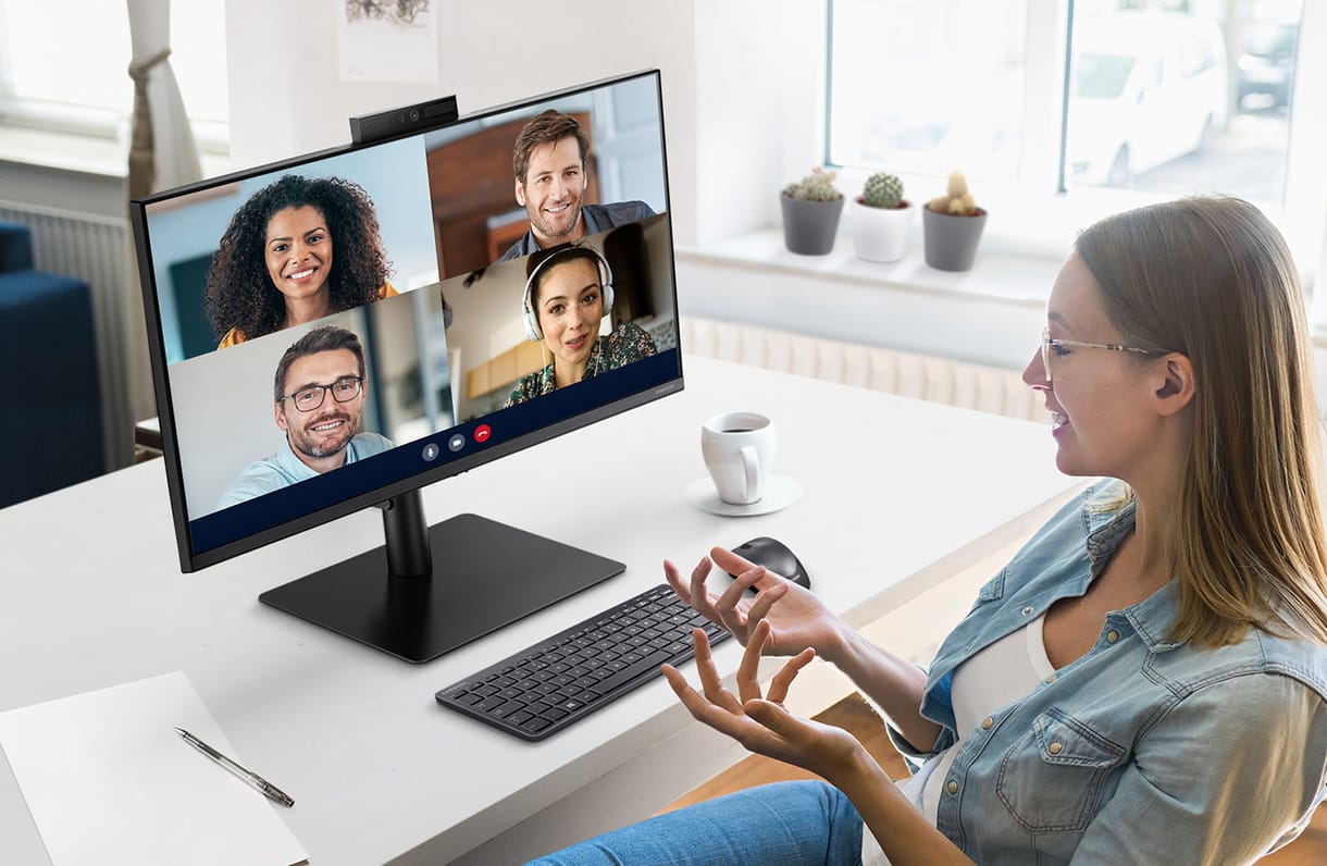 Beépített kamerával érkezik új monitor a Samsungtól, így már azonnal alkalmas videós hívásokra
