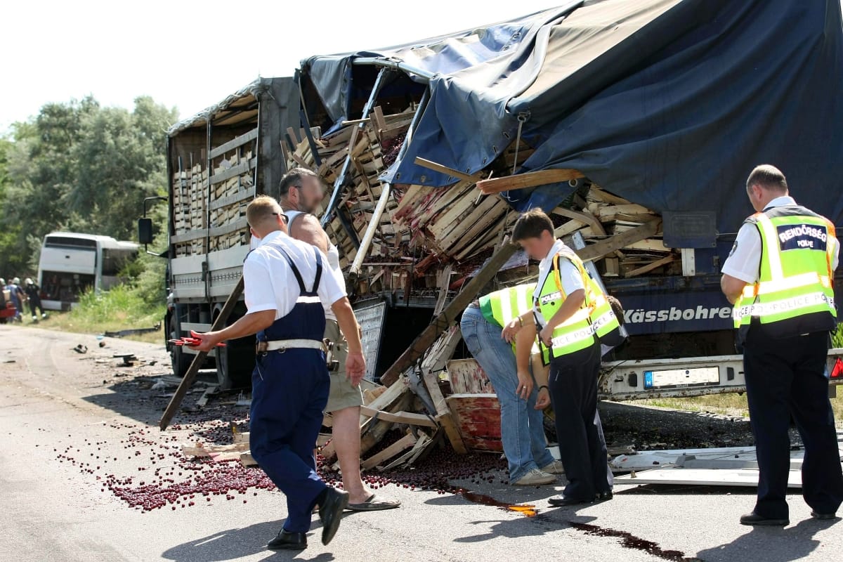M70-es buszbaleset: még hat ember van kórházban