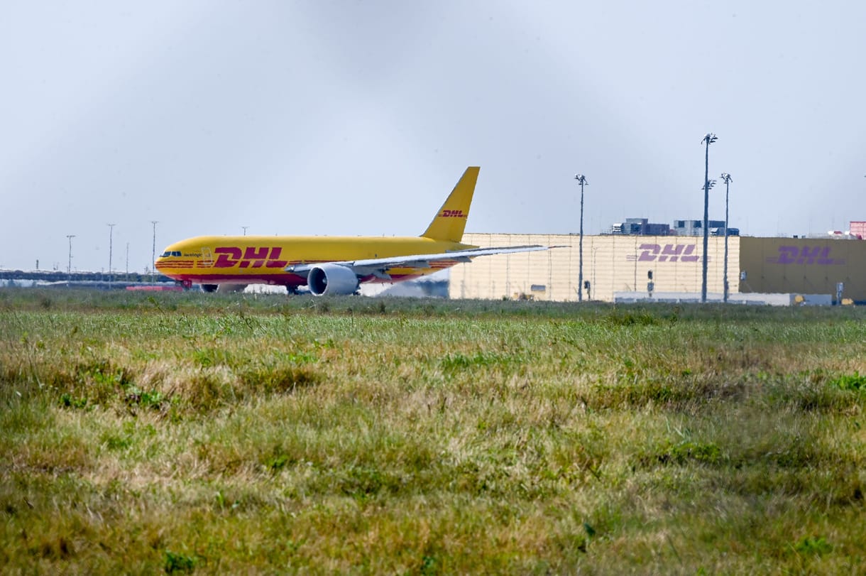 Gyúlékony masszázsgépekkel követtek el szabotázst orosz ügynökök a DHL raktáraiban