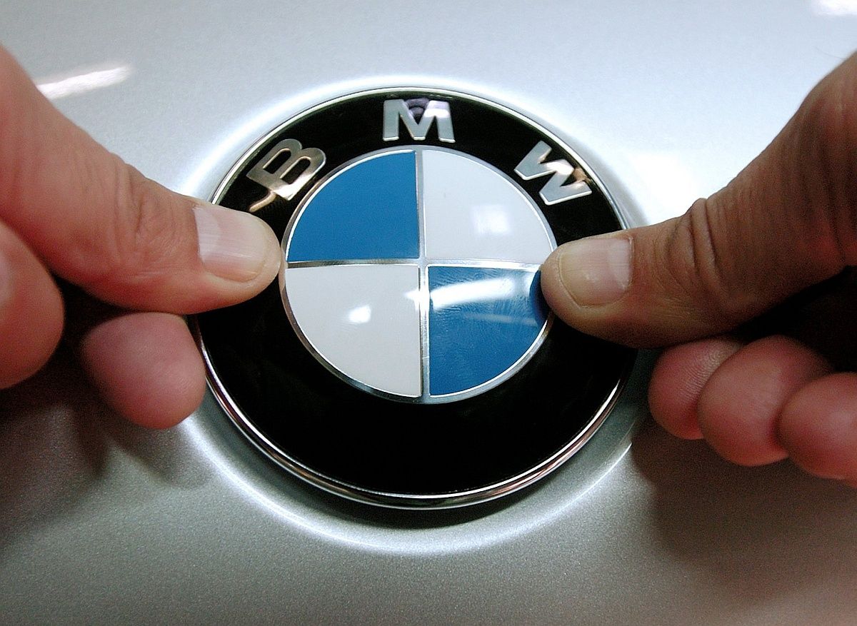 És akkor Felcsúton Orbán bejárónőjének fehér BMW-jét lesik