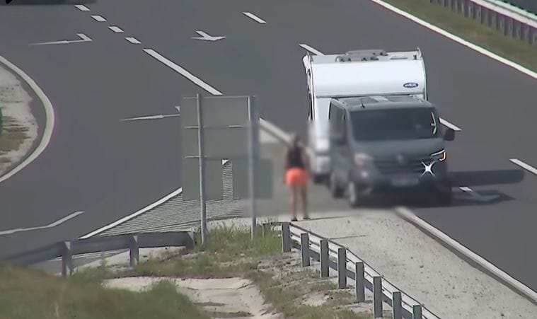 Egy lakókocsis és egy kamionos is megkockáztatta az autópályán tolatást – videó