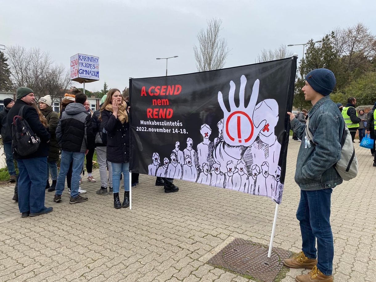 Hét újabb karinthys tanár kapott figyelmeztetést polgári engedetlenség miatt