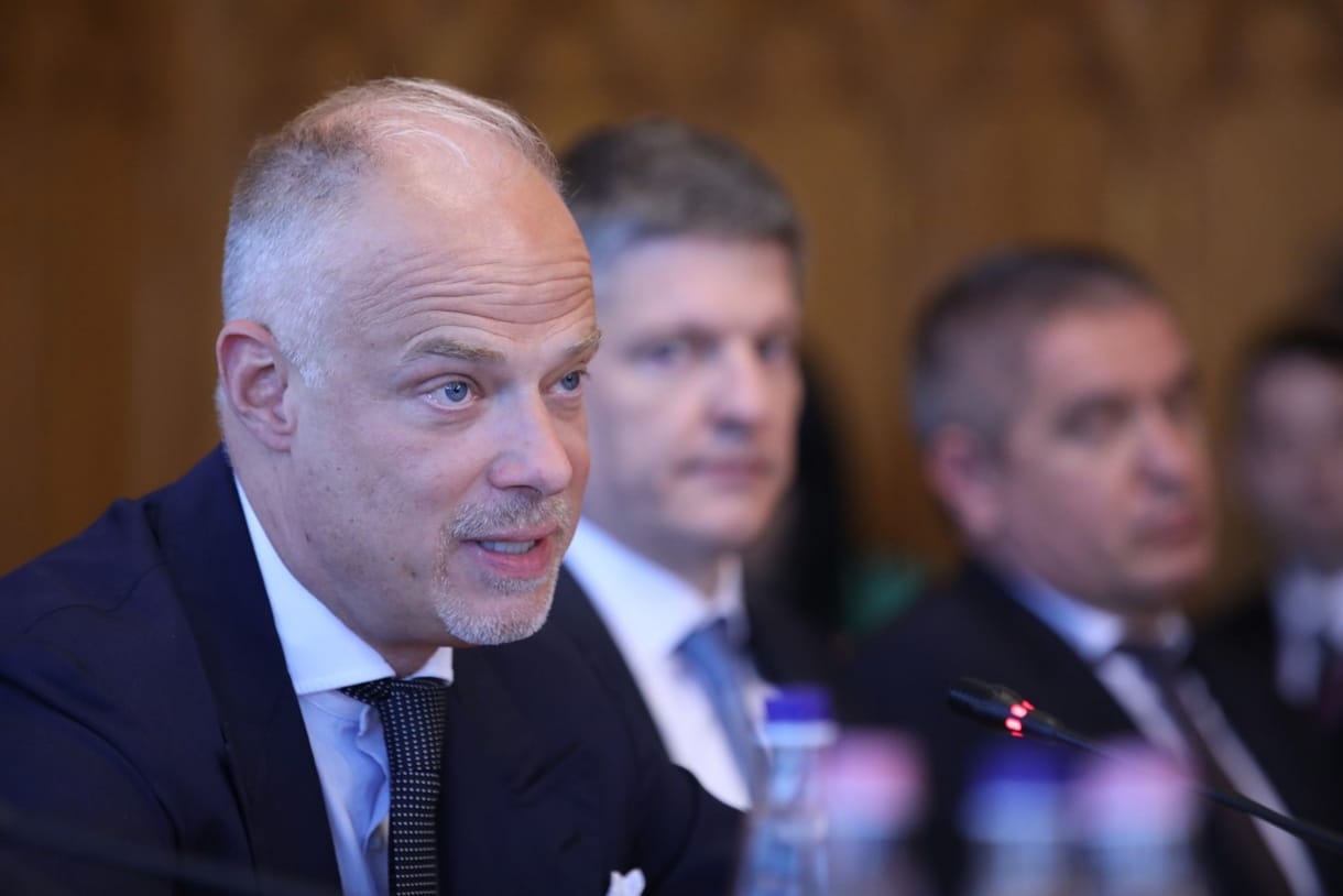 Hernádi Zsolt vásárolta meg a honvédelmi miniszter repülőgépgyártással foglalkozó csehországi cégét