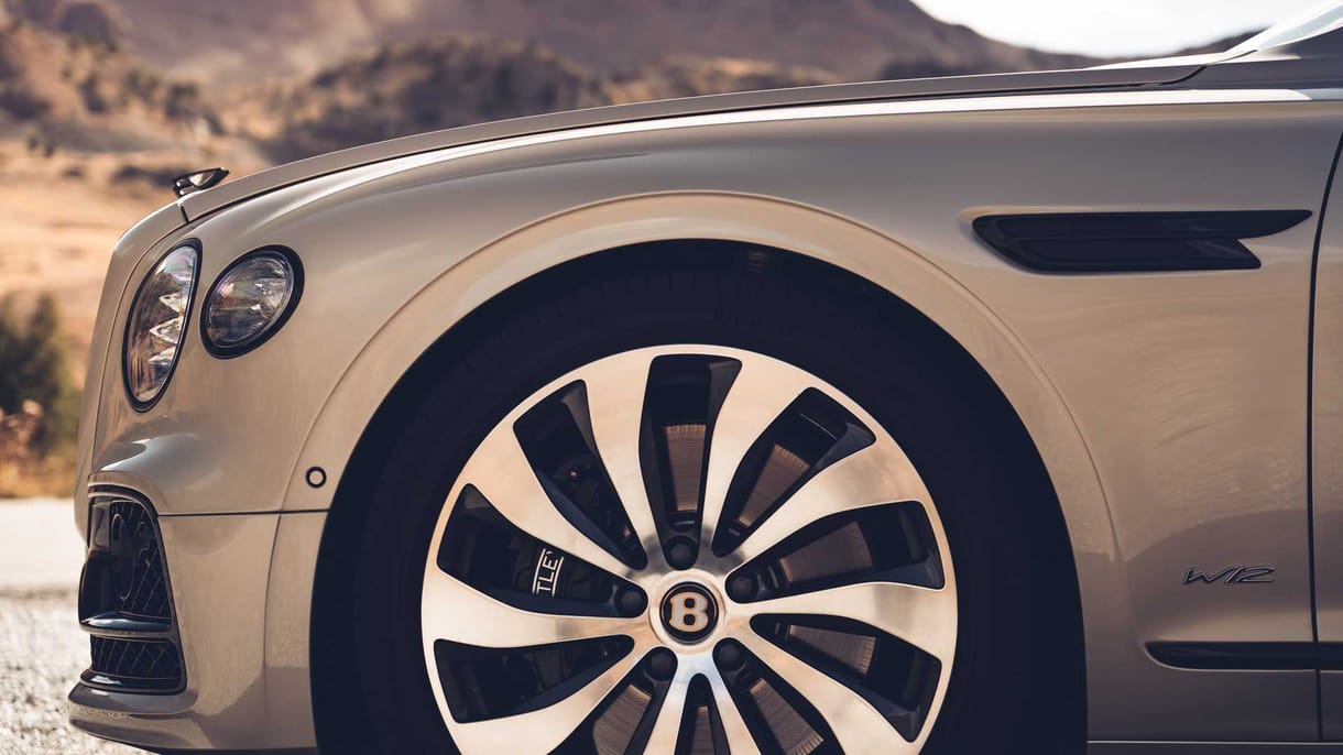 1,5 millióért sokkal szebb Bentley Flying Spurt lehet kapni 