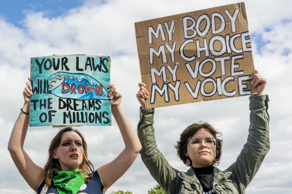 Texas tiltana, Washington elérhetővé tenne egy abortusztablettát