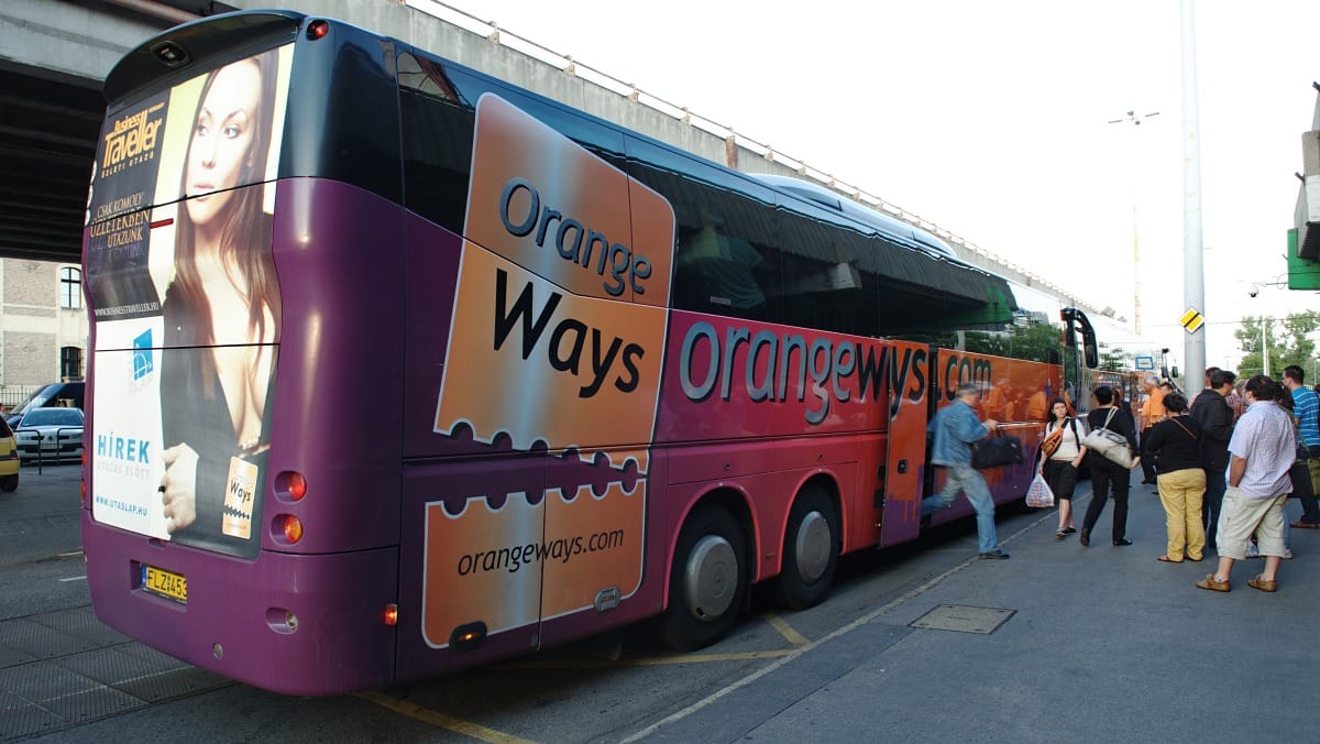 Összetört buszt küldött utasaiért az Orangeways Krakkóba