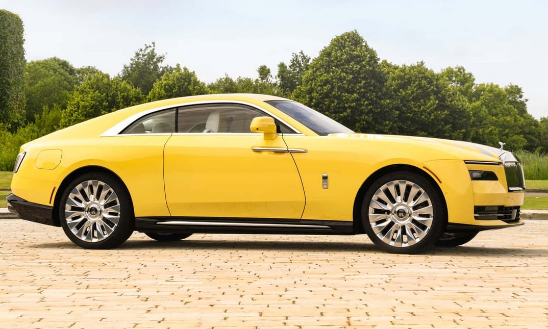 Sárga unikum: retinaszaggató fényezésű új villany Rolls-Royce