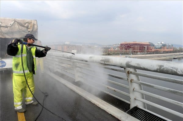 Hétvégén mossák a Rákóczi hidat 