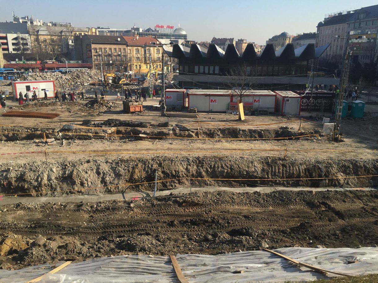 Fotók: Megdöbbentően néz ki most a Széll Kálmán tér