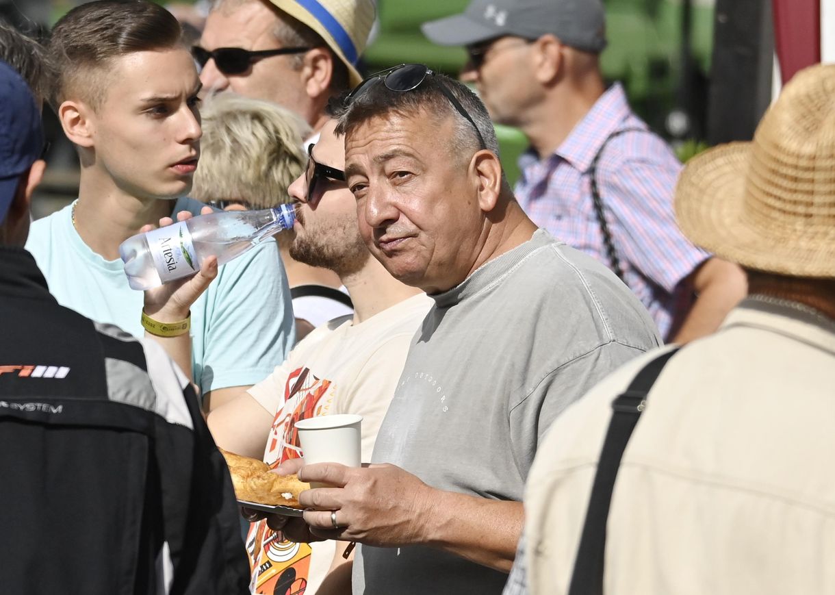 Bayer Zsolt szerint lehet, hogy Gyurcsány tényleg két hét alatt haza tudná hozni az uniós pénzeket