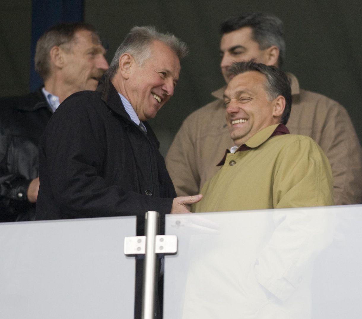 Lamperth: Orbán ugyan kerüli, de Schmitt bírálható