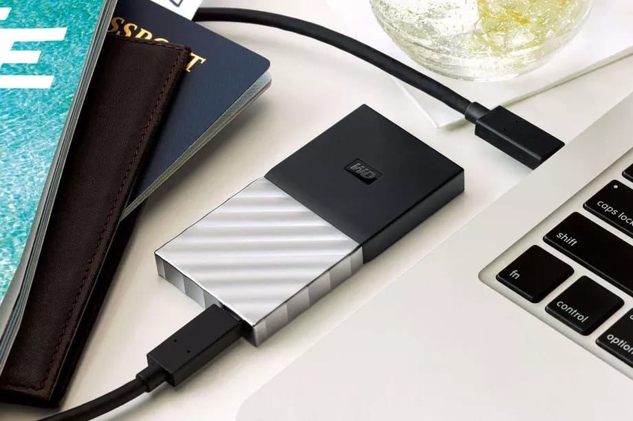 Itt az 1024 GB-os SSD, amit még könnyen hordozni is lehet
