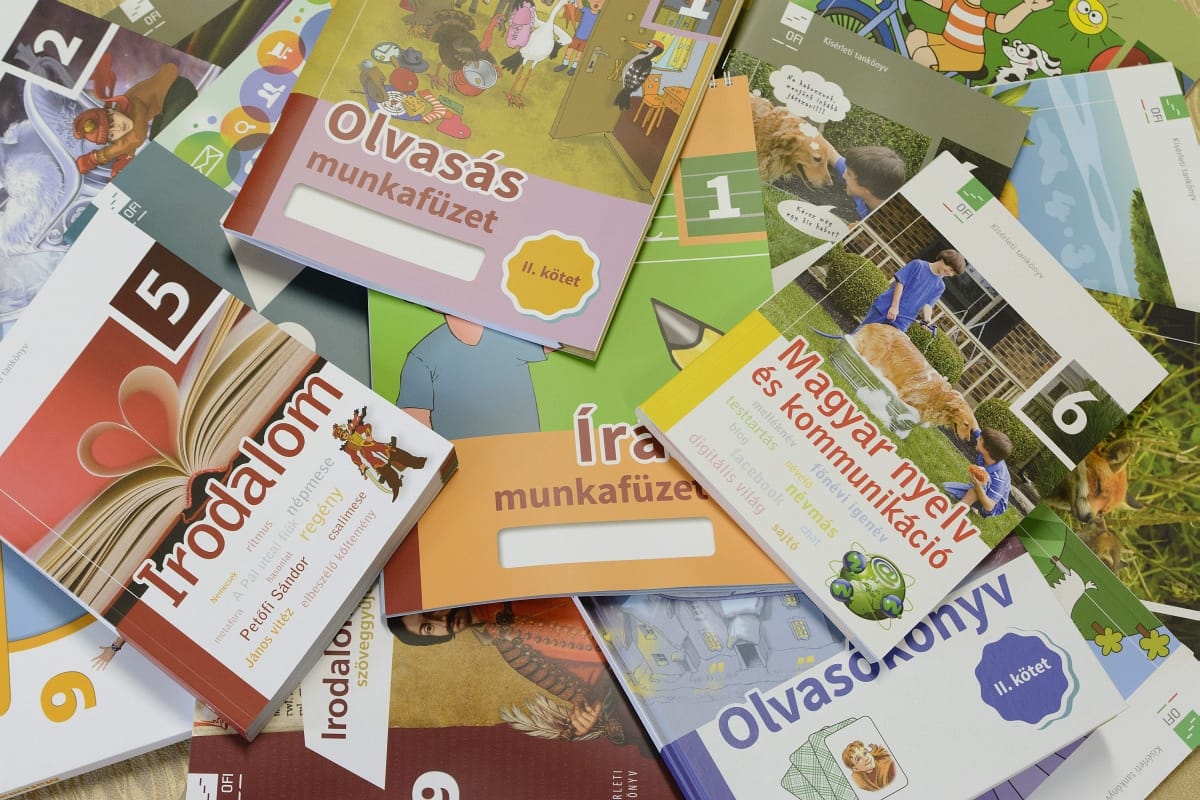 Újabb tankönyvbaki: mit keres Görögország Spanyolországban?