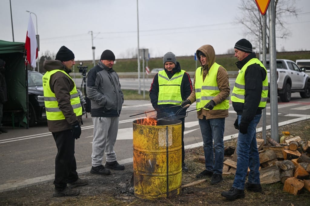 Az összes ukrán határátkelőt blokád alá vették a lengyel gazdák