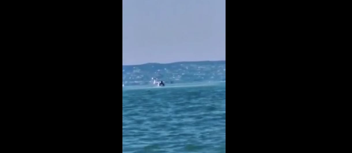 Videón a Balatonba zuhanó rendőrségi helikopter