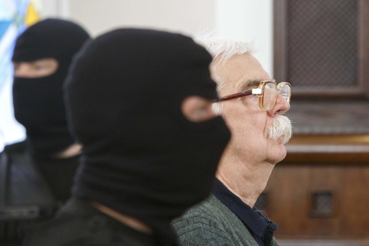 Még szigorúbb büntetést kérnek a bőnyi rendőrgyilkosra