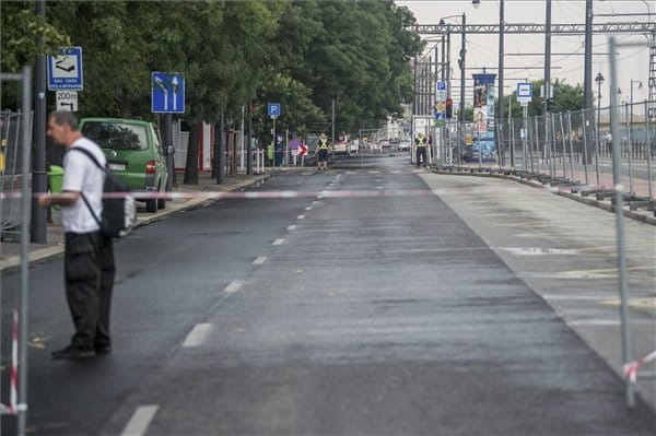 Már most lezárások vannak a Duna-parton a hónap végi repülőverseny miatt
