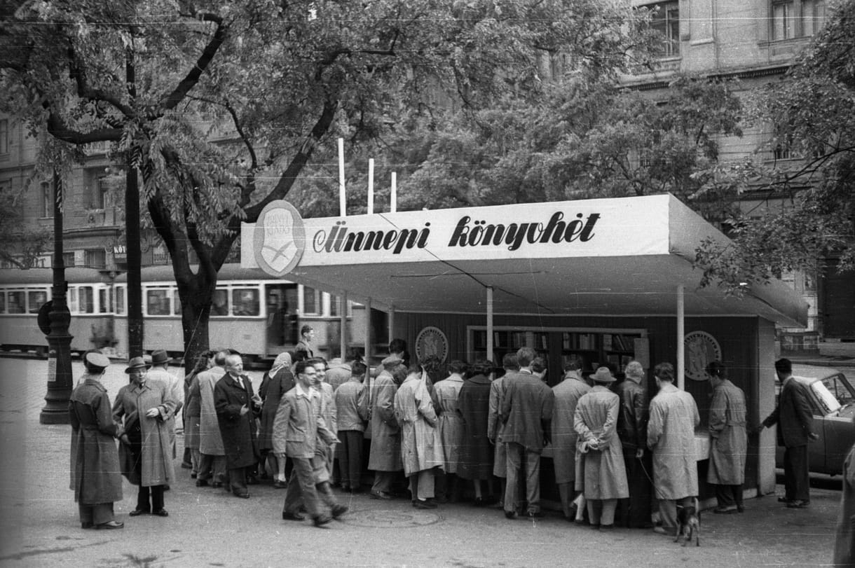 A koronavírusnak nem sikerült, ami Kádár Jánosnak: mégsem maradt el a könyvhét