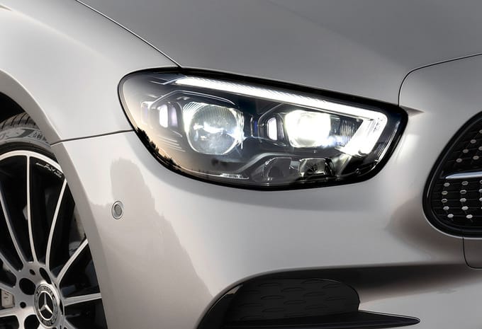 A Mercedes szupermodern lágyhibrid benzinmotorját is kinyírta a CO2-kvóta