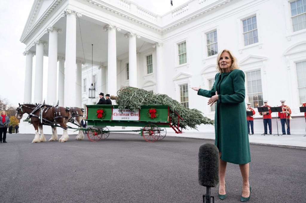 „Varázslat, csoda és öröm” – Jill Biden megmutatta a Fehér Ház karácsonyi dekorációját