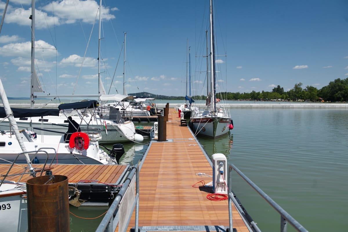 Idős nők fulladtak a Balatonba