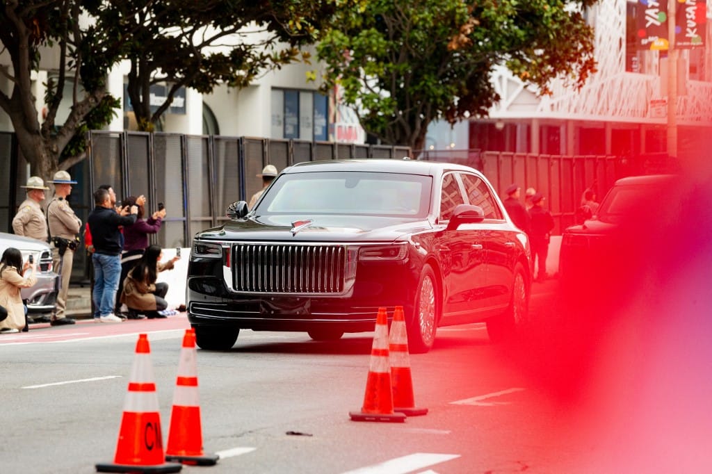 Hatalmas páncélozott limuzinján érkezett San Franciscóba a kínai elnök