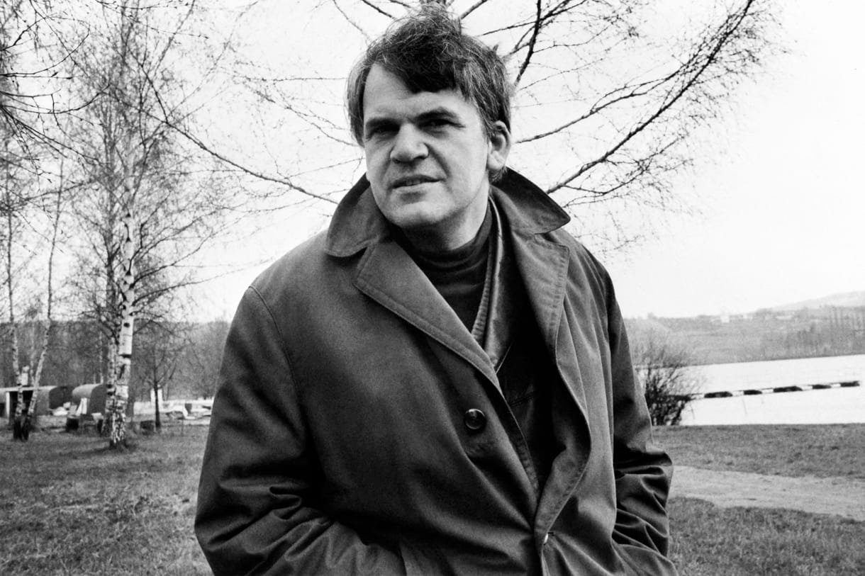 Több mint 50 év után megjelenhetett Kundera megtagadott művének magyar fordítása – in memoriam Milan Kundera