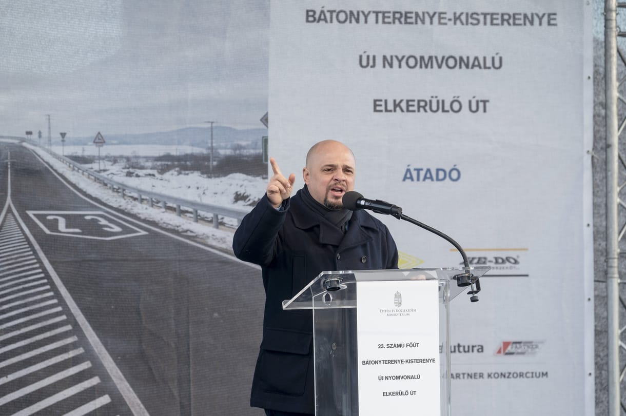 Hiába a 400 milliós adósság, a leköszönő fideszes polgármester azért kiosztott gyorsan 20 milliós extra jutalmat
