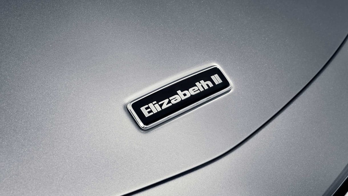 Bentley, McLaren, Land Rover – így emlékeztek meg a királynőről 