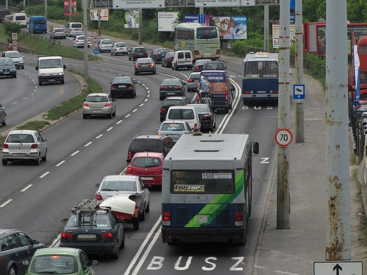 Új buszsáv épül Budapest és Budaörs közt