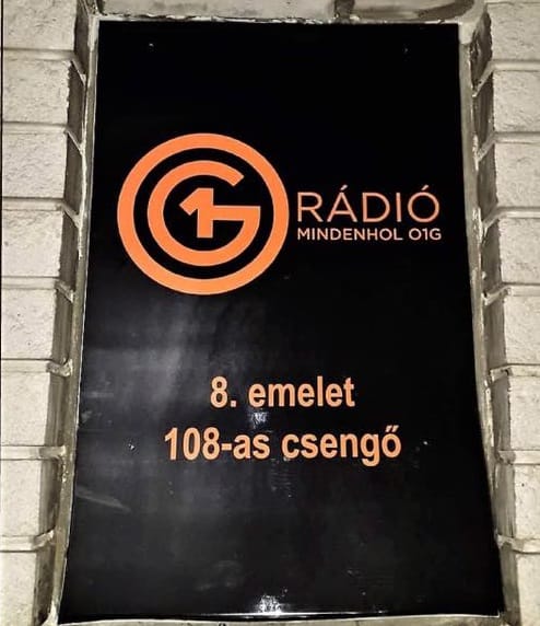 O1G-sre cserélte a Momentum egy kecskeméti rádió logóját